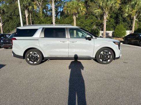 Certified 2025 Kia Carnival EX FWD image 3