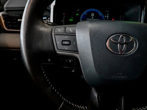 Used 2025 Toyota Camry SE w/ Multimedia Upgrade Package image 23