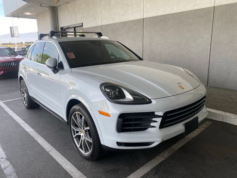 Used 2022 Porsche Cayenne E-Hybrid w/ Premium Package AWD/4WD image 2
