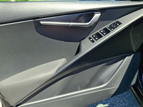 Used 2023 Kia Niro LX FWD image 12
