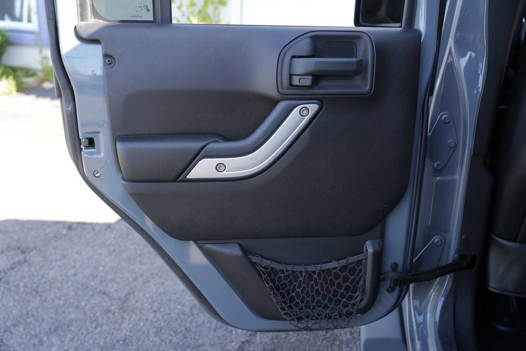 Used 2015 Jeep Wrangler Unlimited Sahara w/ Connectivity Group AWD/4WD image 26
