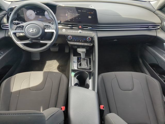 Used 2025 Hyundai Elantra SEL FWD image 14