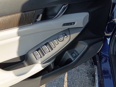 Used 2020 Honda Accord Touring image 16