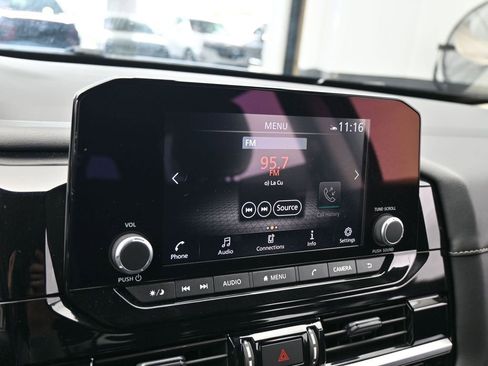 Used 2025 Nissan Pathfinder SV image 18