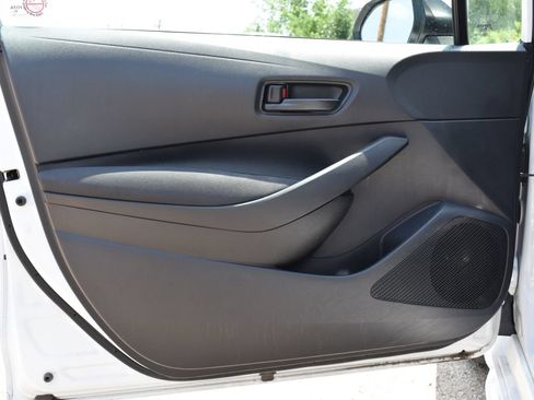 Used 2025 Toyota Corolla LE FWD image 8