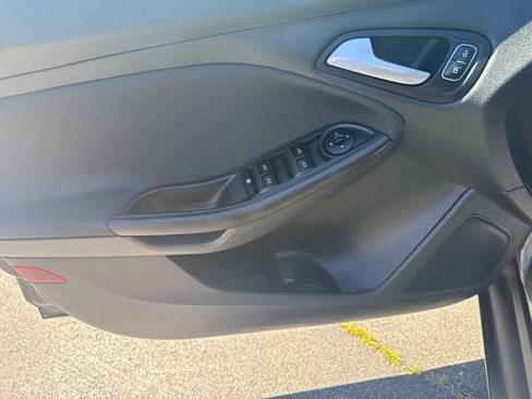 Used 2017 Ford Focus SE FWD image 10