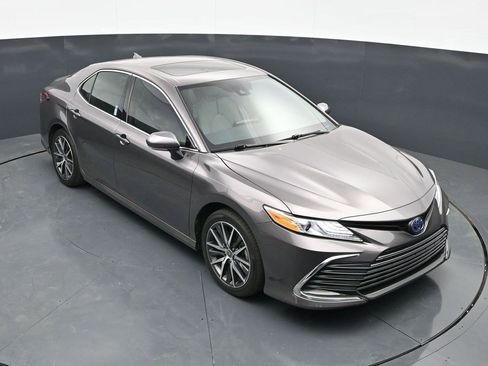 Used 2024 Toyota Camry XLE FWD image 30