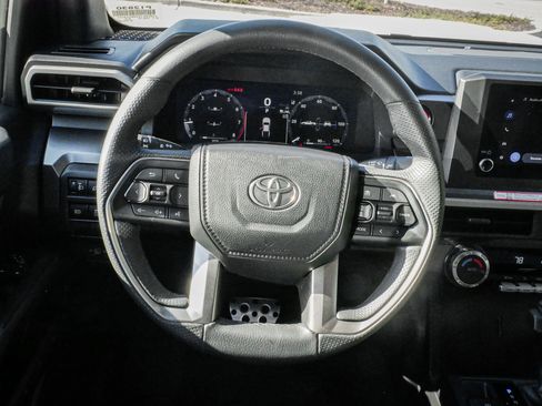 Used 2025 Toyota Tacoma TRD Sport image 18