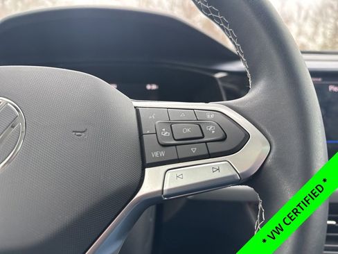 Used 2023 Volkswagen Taos SE w/ Panoramic Sunroof Package image 17