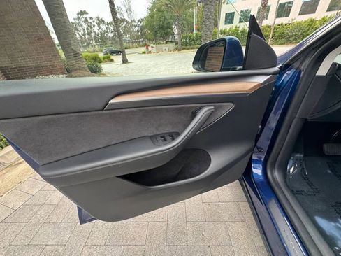 Used 2023 Tesla Model Y Long Range AWD/4WD image 32