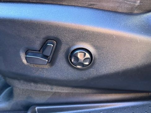 Used 2020 Chrysler Pacifica Touring-L image 14