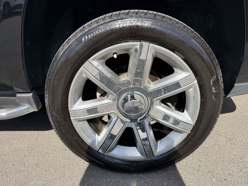 Used 2017 Cadillac Escalade Luxury AWD/4WD image 10