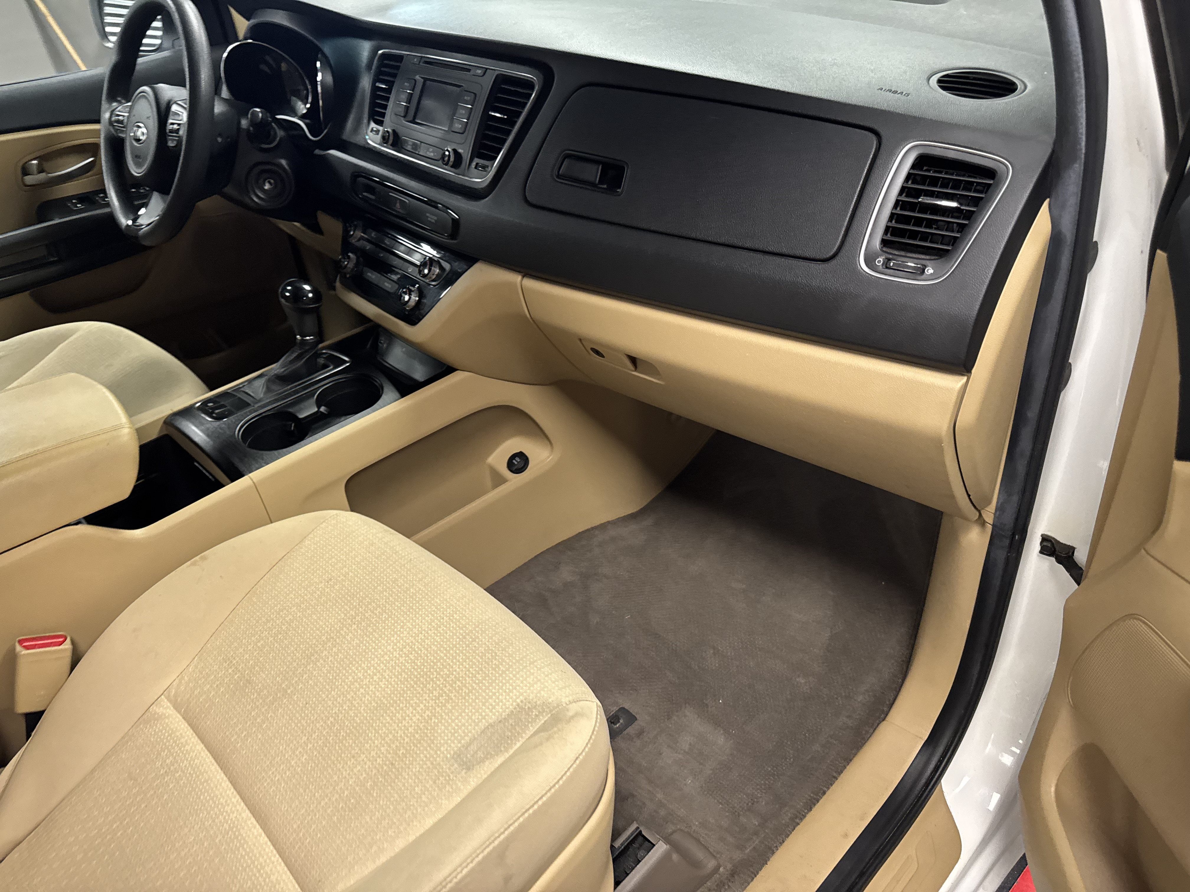 Used 2017 Kia Sedona LX FWD image 12