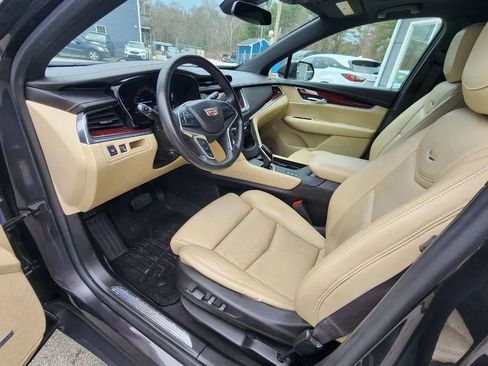Used 2017 Cadillac XT5 Luxury w/ Driver Awareness Package AWD/4WD image 9