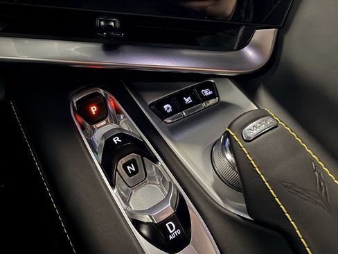 Used 2025 Chevrolet Corvette Stingray Premium Cpe w/ Z51 Performance Package image 29