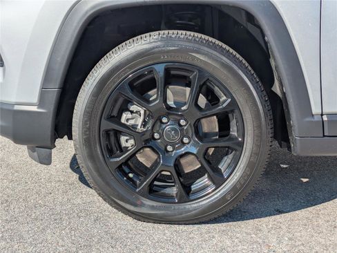 Used 2025 Jeep Compass Latitude w/ Altitude Special Edition image 11