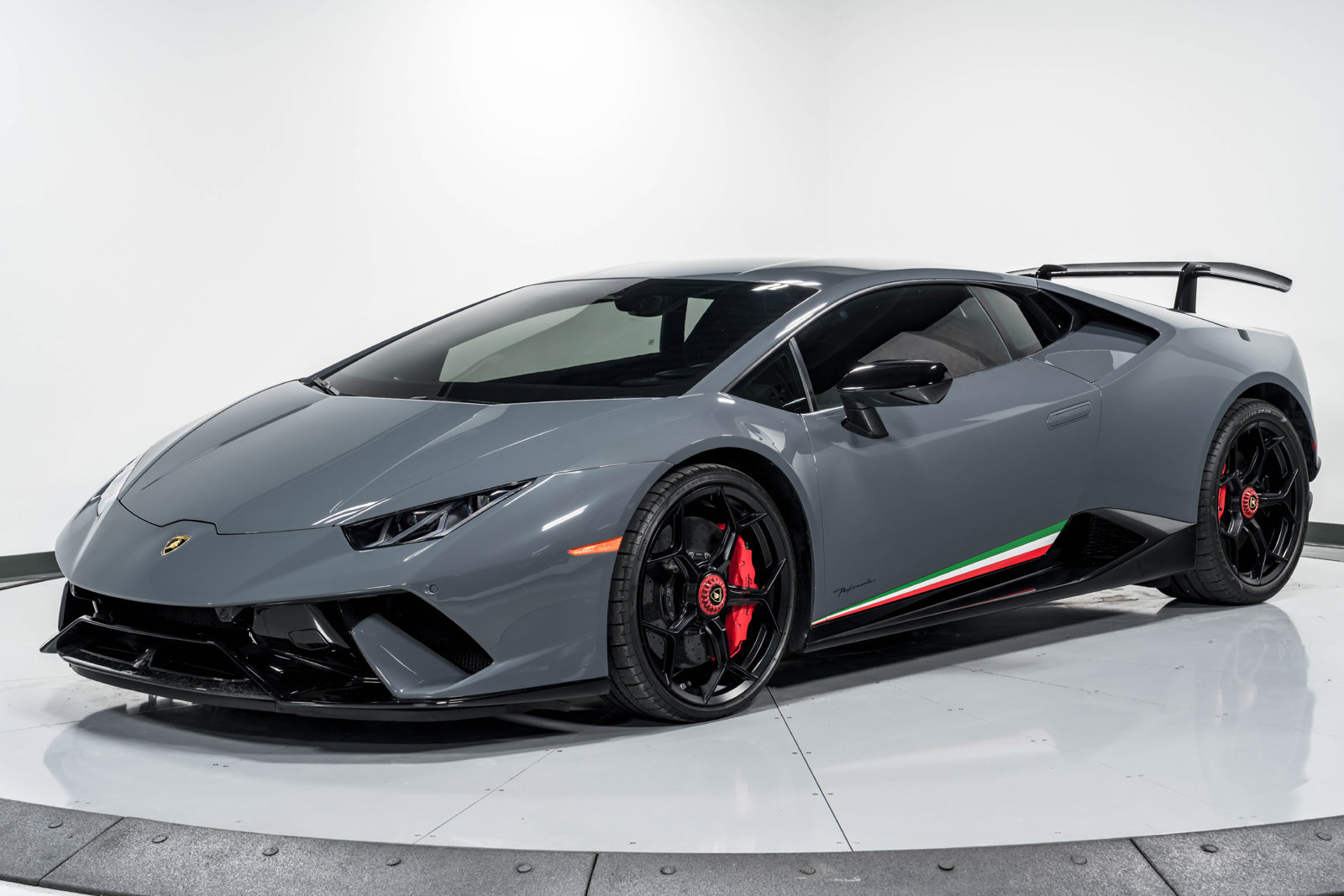Used 2018 Lamborghini Huracan Performante AWD/4WD image 7