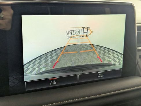 Used 2023 GMC Yukon SLT AWD/4WD image 23