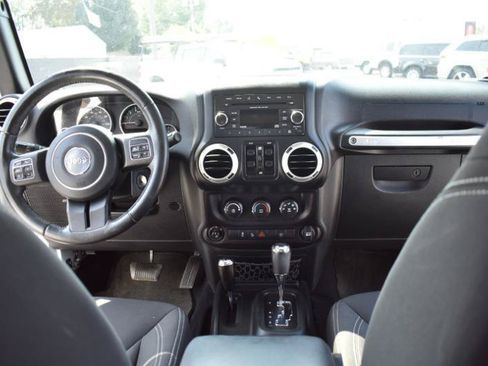 Used 2018 Jeep Wrangler Unlimited Sahara w/ Connectivity Group AWD/4WD image 22