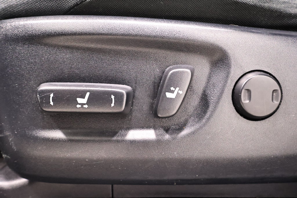 Used 2016 Toyota 4Runner SR5 AWD/4WD image 13