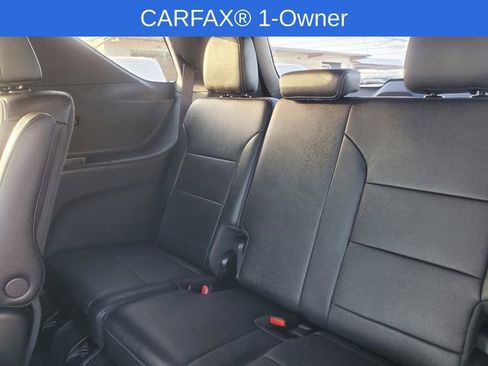 Used 2025 Chevrolet Traverse LT image 32