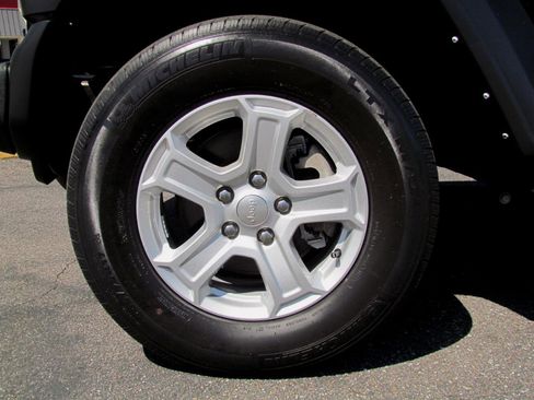 Used 2022 Jeep Wrangler Unlimited Sport image 17