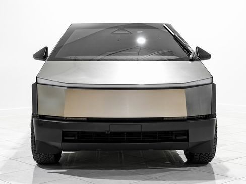 Used 2024 Tesla Cybertruck AWD Crew Cab image 2