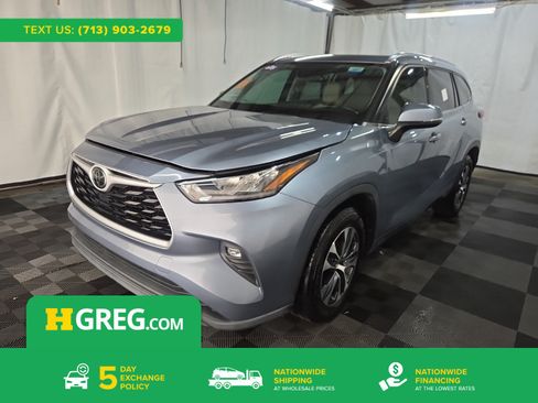 Used 2020 Toyota Highlander XLE FWD image 1