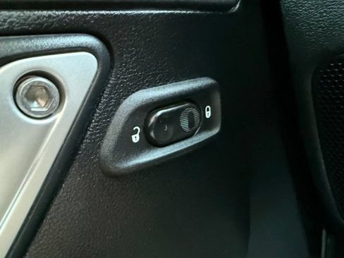 Used 2011 Jeep Wrangler Unlimited Sahara AWD/4WD image 17