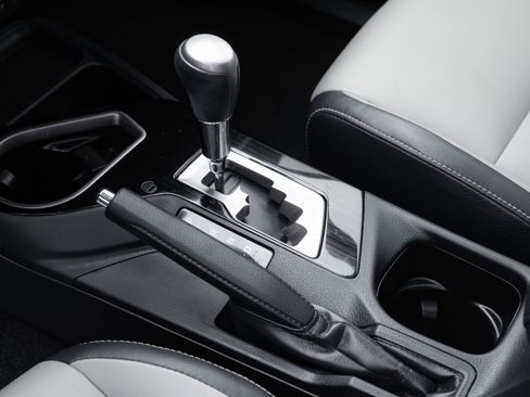 Used 2017 Toyota RAV4 Limited image 17