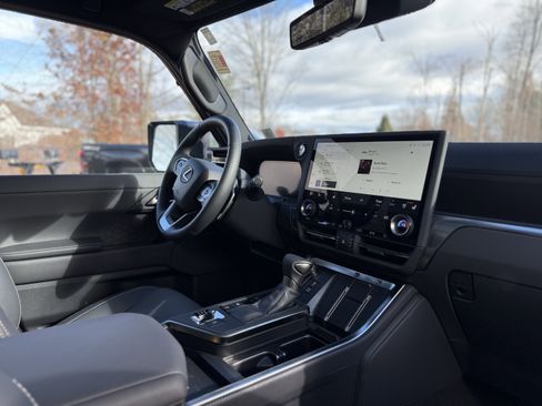 Used 2025 Lexus GX 550 image 47