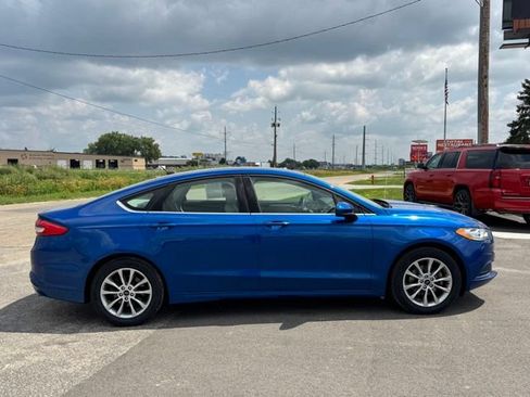 Used 2017 Ford Fusion SE FWD image 34