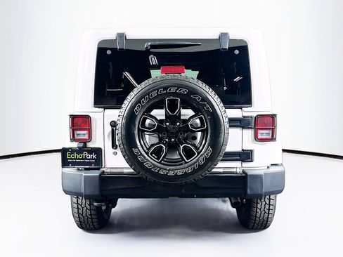 Used 2017 Jeep Wrangler Unlimited Sahara image 7