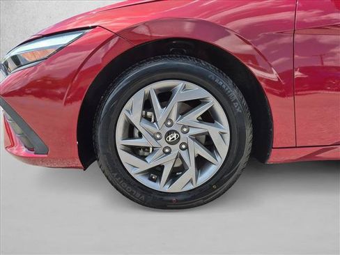Used 2024 Hyundai Elantra SEL FWD image 23