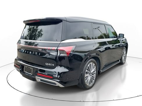 New 2026 INFINITI QX80 Luxe image 3