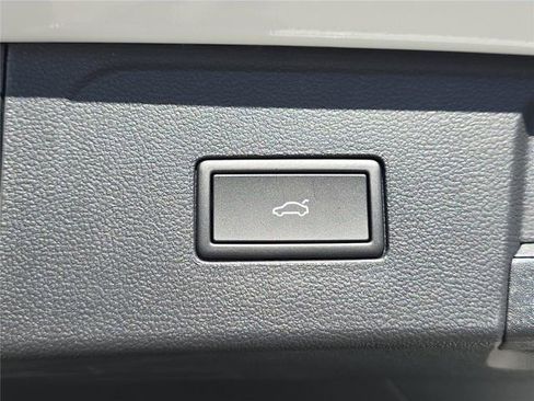 New 2026 Volkswagen Atlas SE image 29