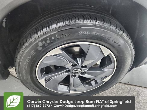 Used 2024 Nissan Rogue SV FWD image 31
