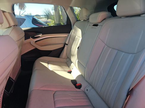 Used 2019 Audi e-tron Prestige w/ Prestige Package image 17