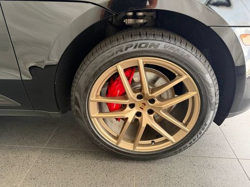Certified 2024 Porsche Macan S AWD/4WD image 13