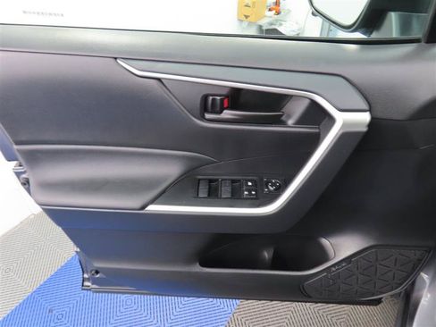 Used 2025 Toyota RAV4 LE AWD/4WD image 17