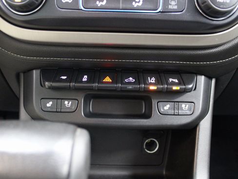 Used 2021 GMC Canyon Denali image 40