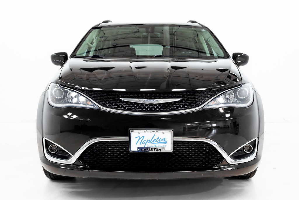 Used 2017 Chrysler Pacifica Touring-L FWD image 4
