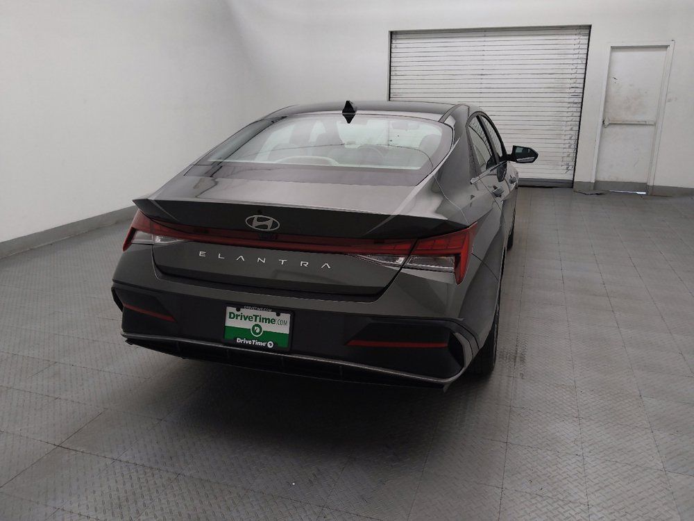 Used 2025 Hyundai Elantra SEL FWD image 7