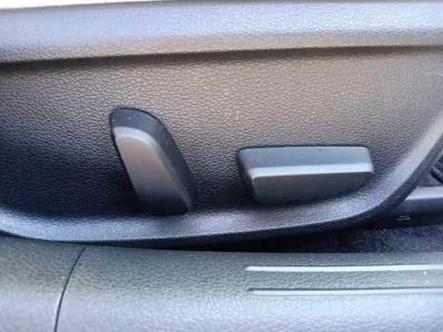 Used 2024 Genesis G70 2.5T image 32