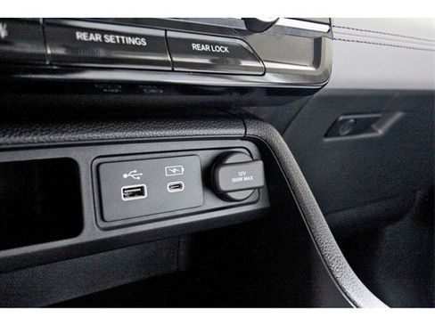 Used 2023 Honda Pilot Touring image 29