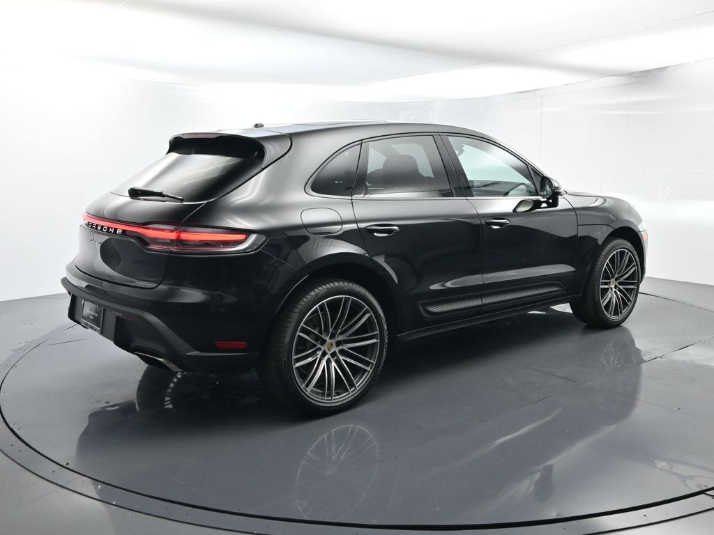 Certified 2025 Porsche Macan AWD/4WD image 15