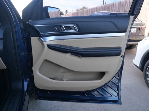 Used 2017 Ford Explorer XLT w/ Equipment Group 202A image 15