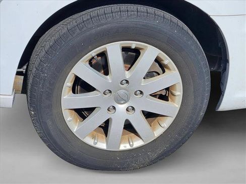 Used 2015 Chrysler Town & Country Touring FWD image 8