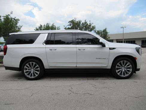 Used 2021 GMC Yukon XL Denali w/ Denali Ultimate Package AWD/4WD image 2