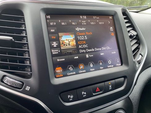 Used 2023 Jeep Cherokee Altitude Lux image 13